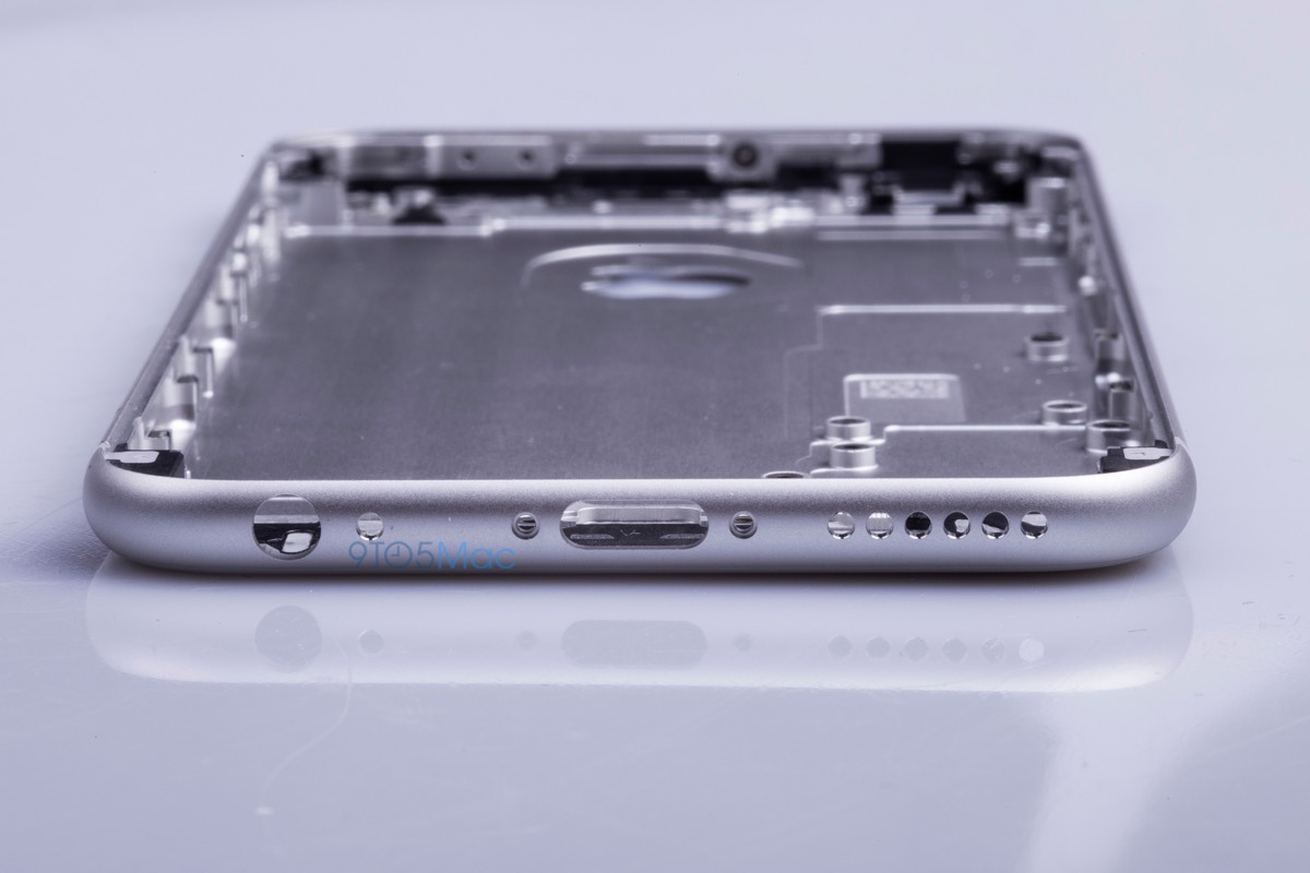 ｢iPhone 6s｣のものとされる筐体（リアケース）の写真