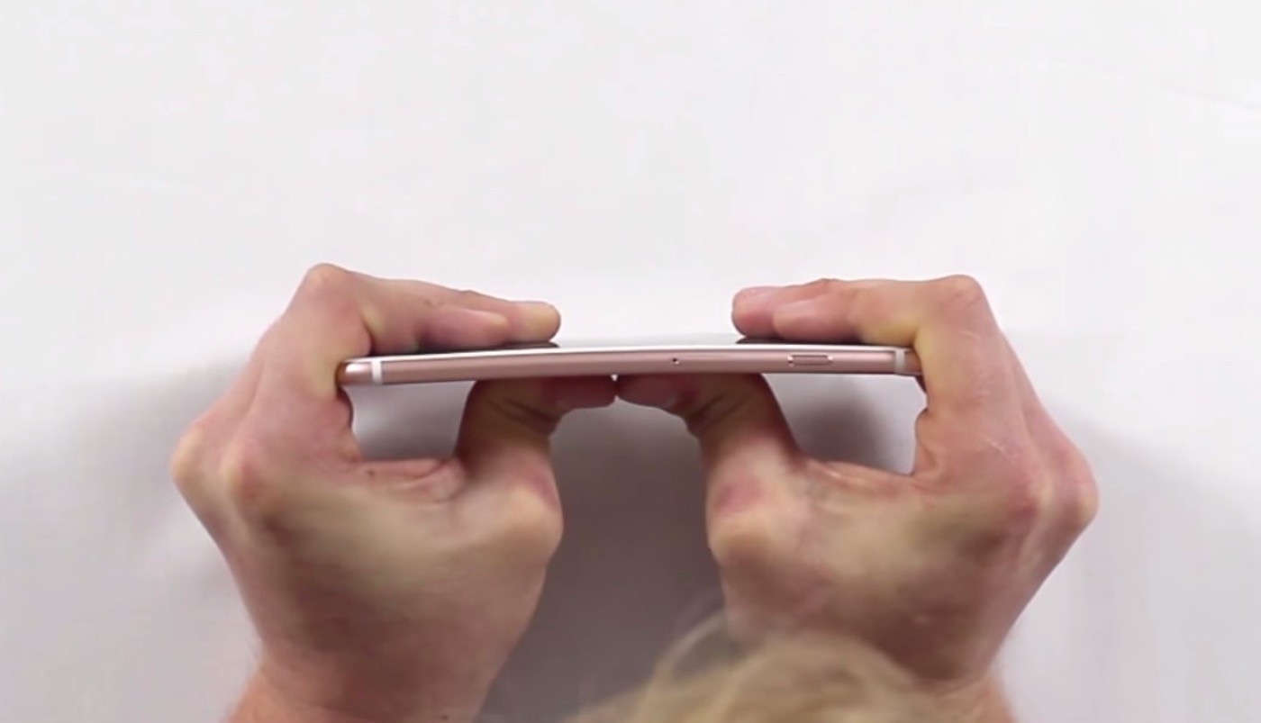 ｢iPhone 6s Plus｣の折り曲げテストの映像 − 強度は確かに向上