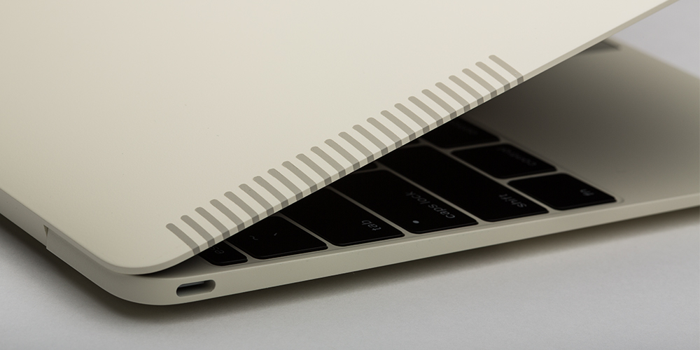 ｢Apple IIe｣風のデザインにカスタマイズされた｢MacBook｣ ｰ 10台限定で価格は約32万円也