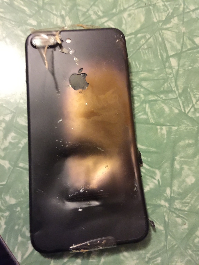 ｢iPhone 7 Plus｣でバッテリーの発火や膨張の事例が報告される