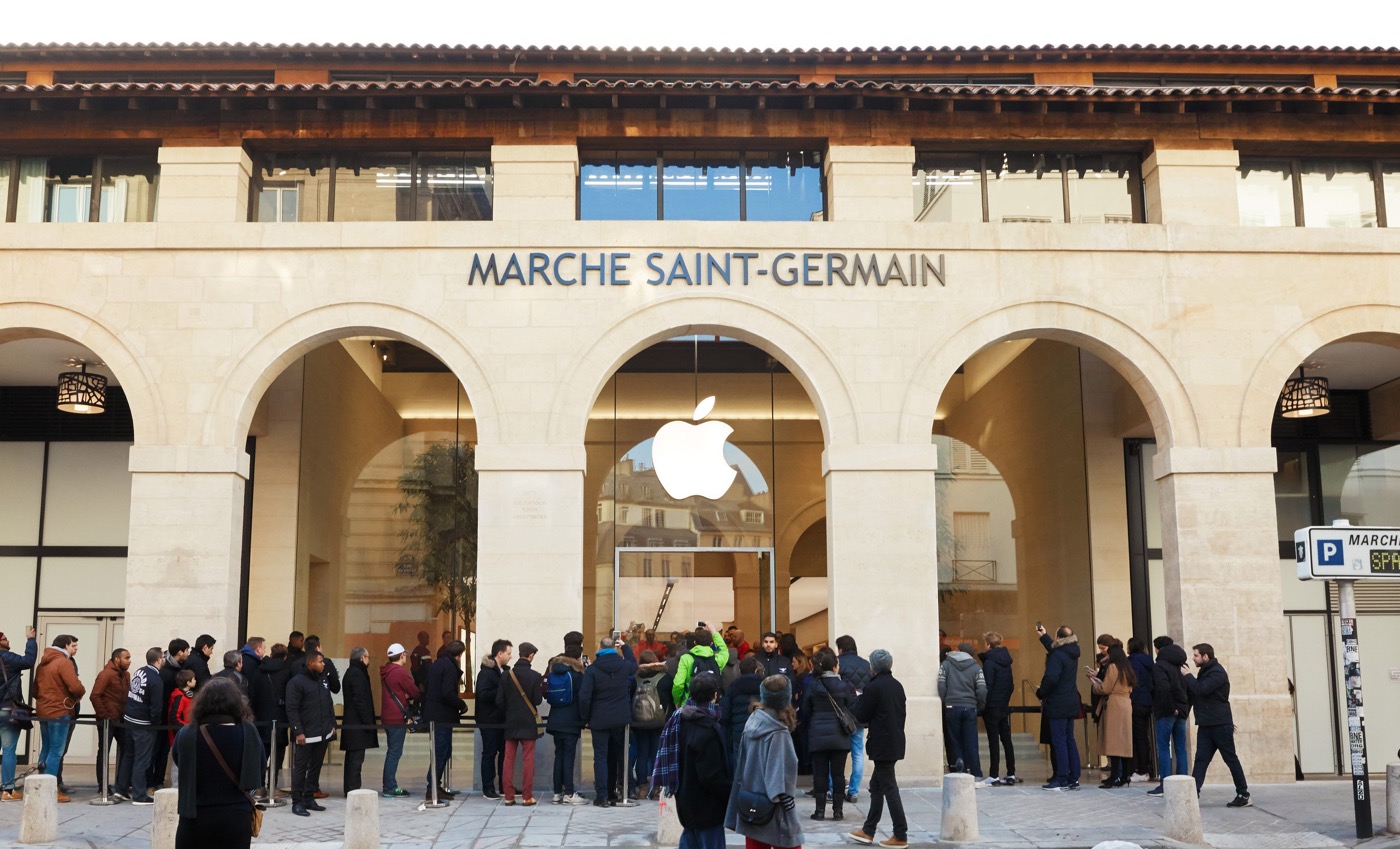 Apple、仏パリの新しい直営店｢Apple Marché Saint-Germain｣のオープン時の写真を公開