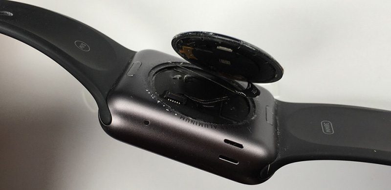 Apple、｢Apple Watch (第1世代)｣の背面カバーが外れる問題の無償修理対応期間を延長