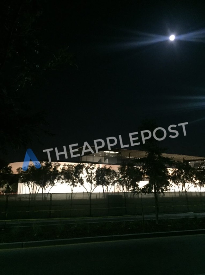 新本社キャンパス｢Apple Park｣内の新しいビジターセンターを撮影した写真