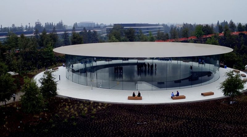 ｢iPhone 8｣発表イベントの会場｢スティーブ・ジョブス・シアター｣の最新の空撮映像