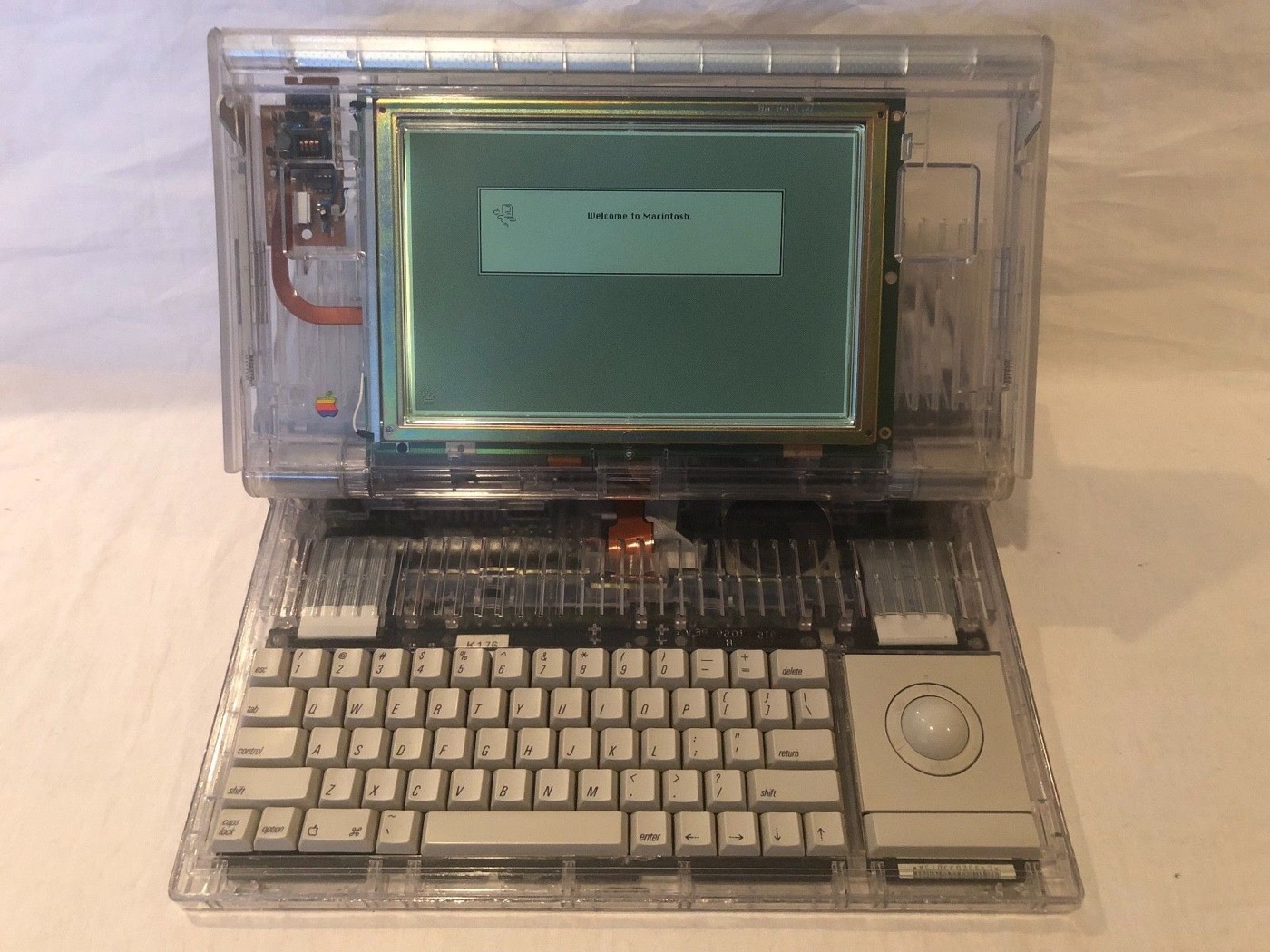 レアな｢Macintosh Portable｣の試作機（スケルトンモデル）がeBayに出品中