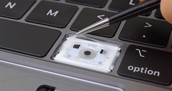 ｢MacBook Pro (2018)｣のキーボード、キートップ下にホコリの侵入を防ぐシリコン製の膜を採用