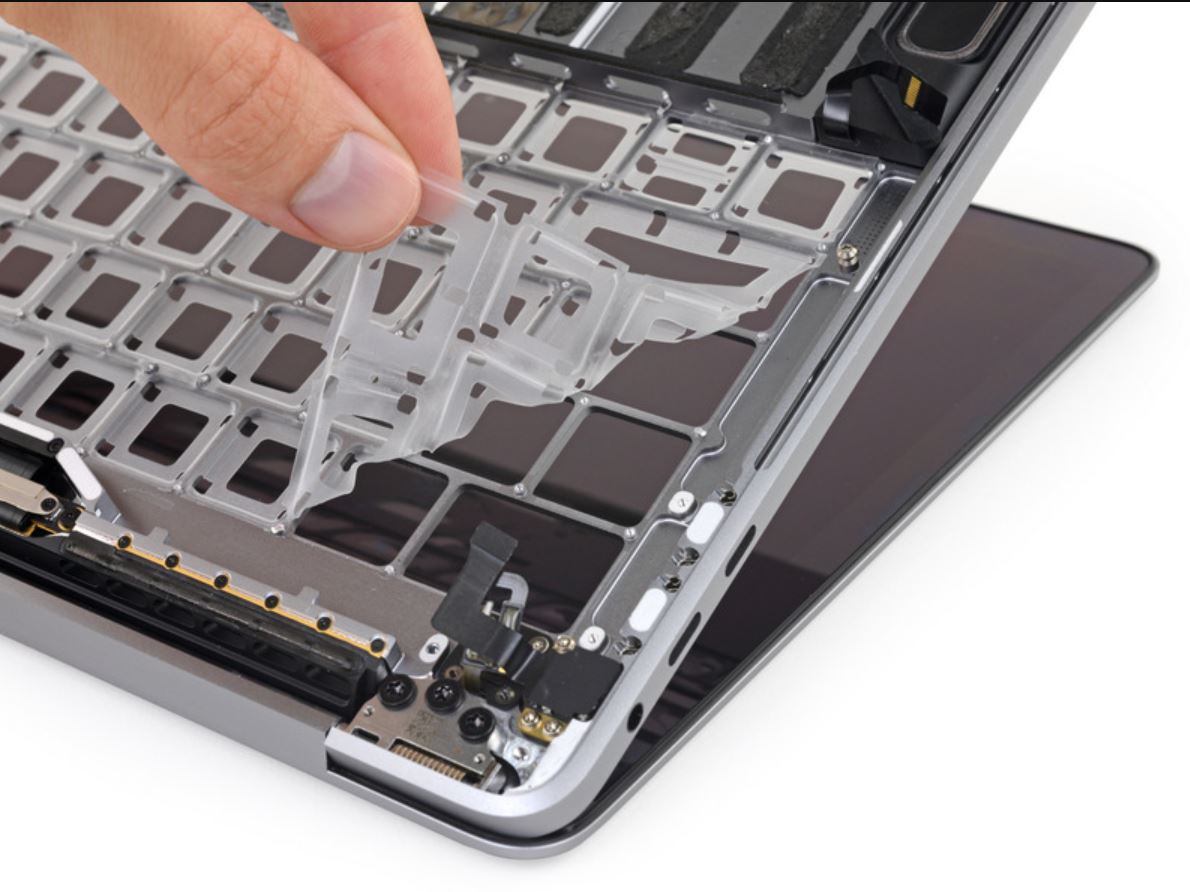 ｢MacBook Pro (2018)｣の第3世代バタフライキーボードの分解レポート － シリコン製の膜はゴミの侵入防止に一定の効果はある模様