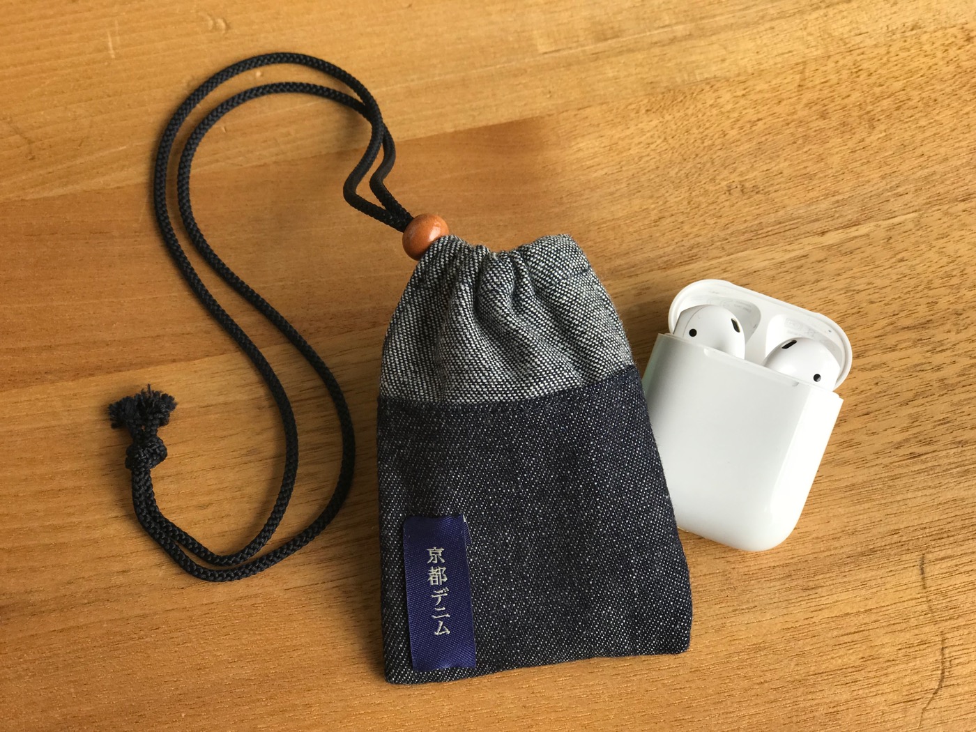 京都デニム、デニム素材で作られた｢AirPods袋｣を発売