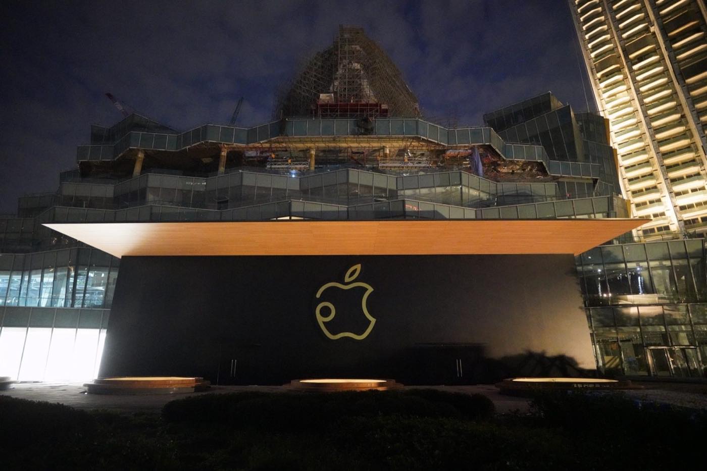 Apple、タイのバンコクに同国初の直営店｢Apple Iconsiam｣を11月10日にオープンへ
