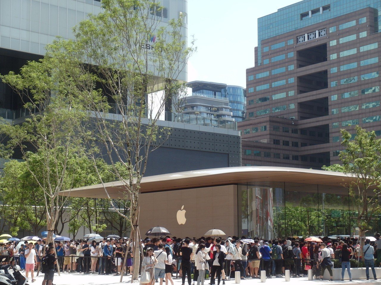 Apple、台湾・台北市に新しい直営店｢Apple 信義 A13｣をオープン