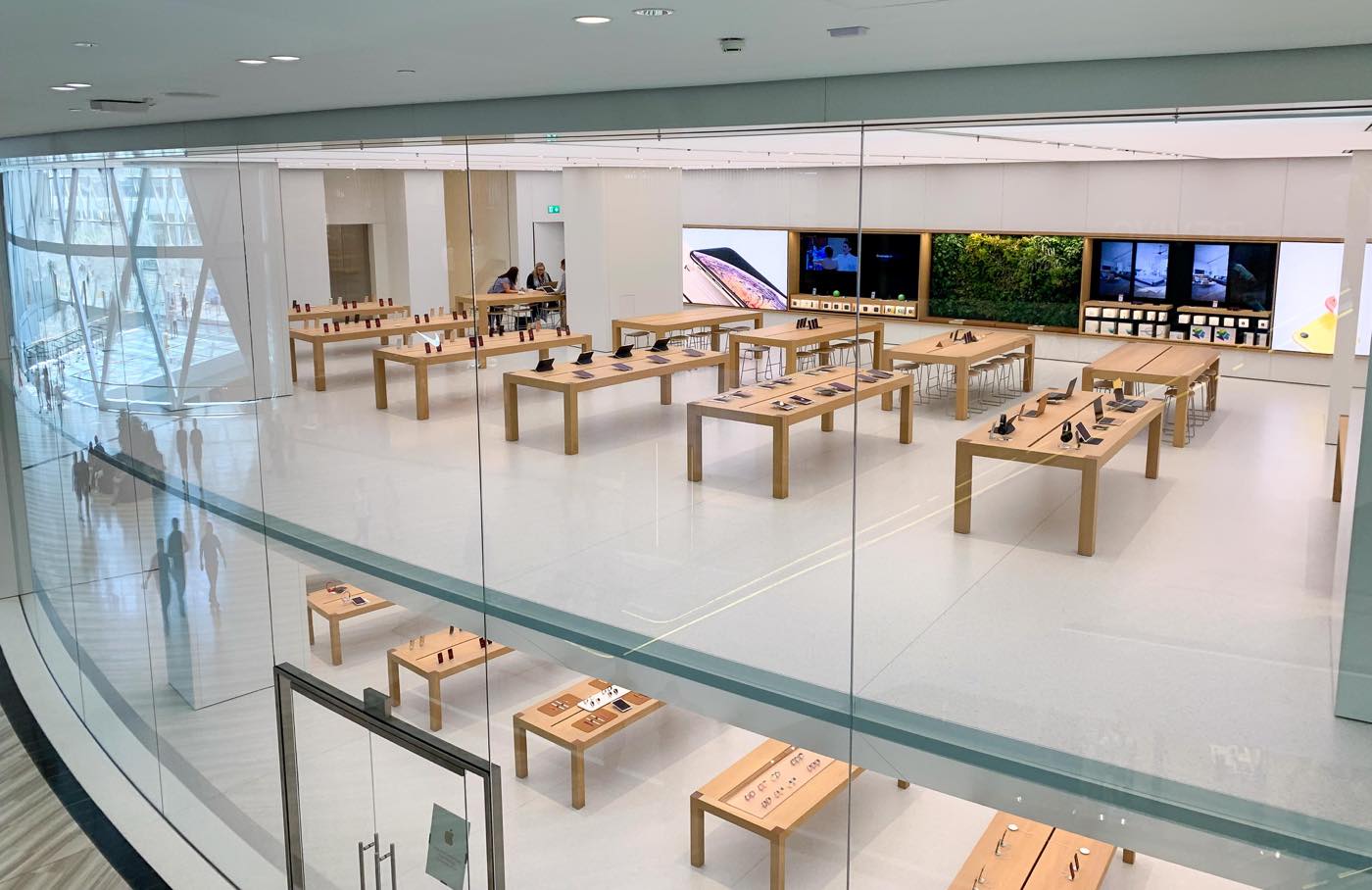 Apple、シンガポールの新しい直営店｢Apple Jewel Changi Airport｣をオープン