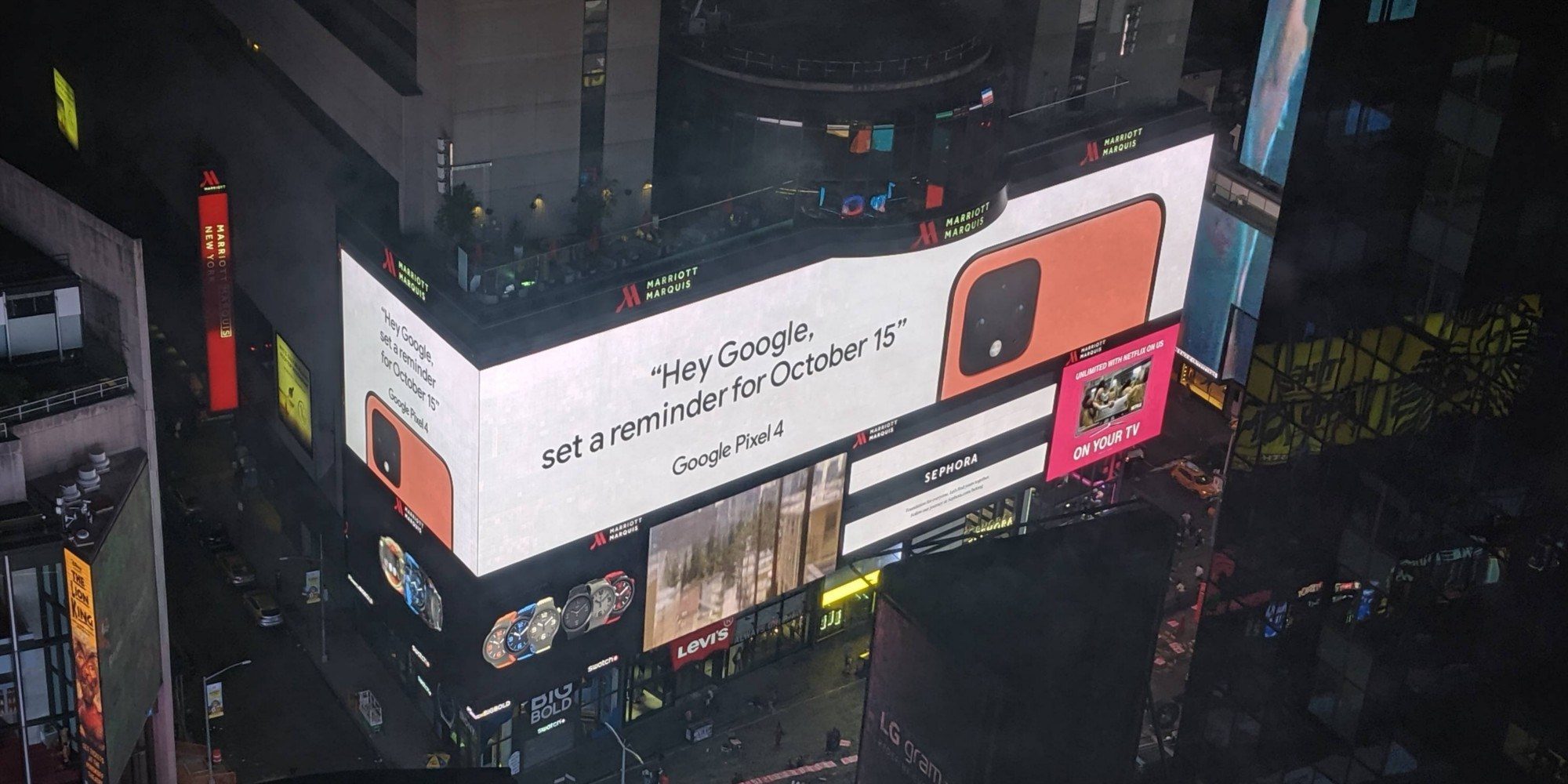 Google、｢Google Pixel 4｣と同製品の発表イベントの広告をNYタイムズスクエアに掲載