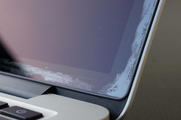 ｢MacBook Air (Retina)｣でも反射防止コーティングが剥がれてしまう可能性があることが明らかに