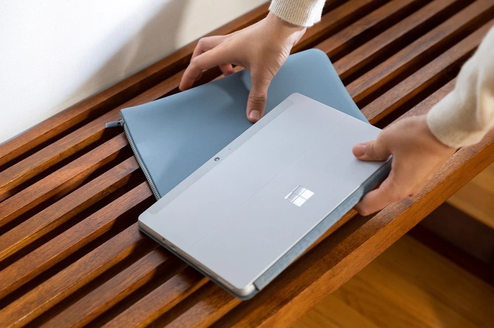 米Microsoft、｢Surface Go｣シリーズ向けの純正ケース｢Surface Go Sleeve｣を発表