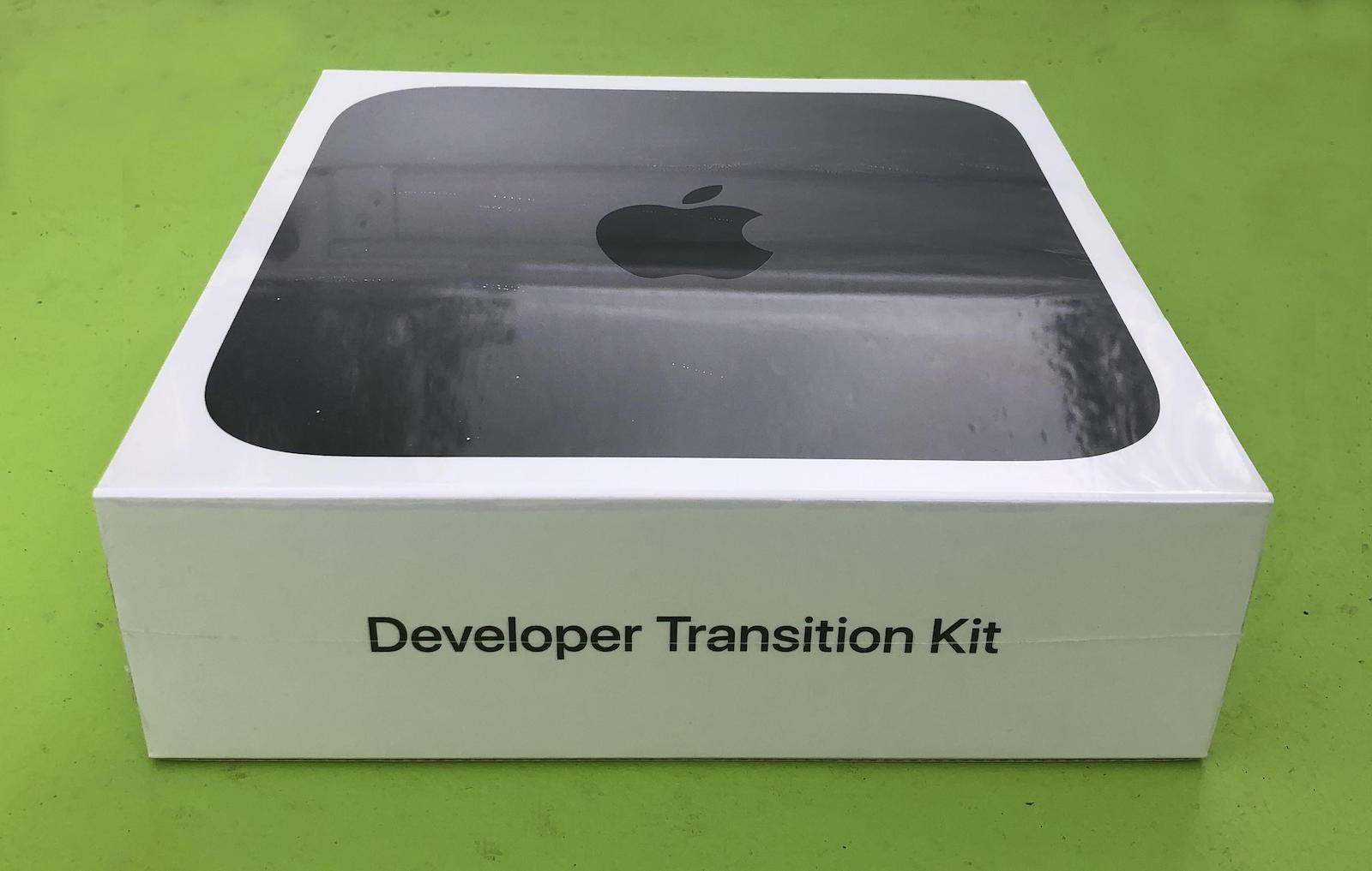 開発者の元に｢Developer Transition Kit｣のA12Zチップを搭載した｢Mac mini｣が届き始める