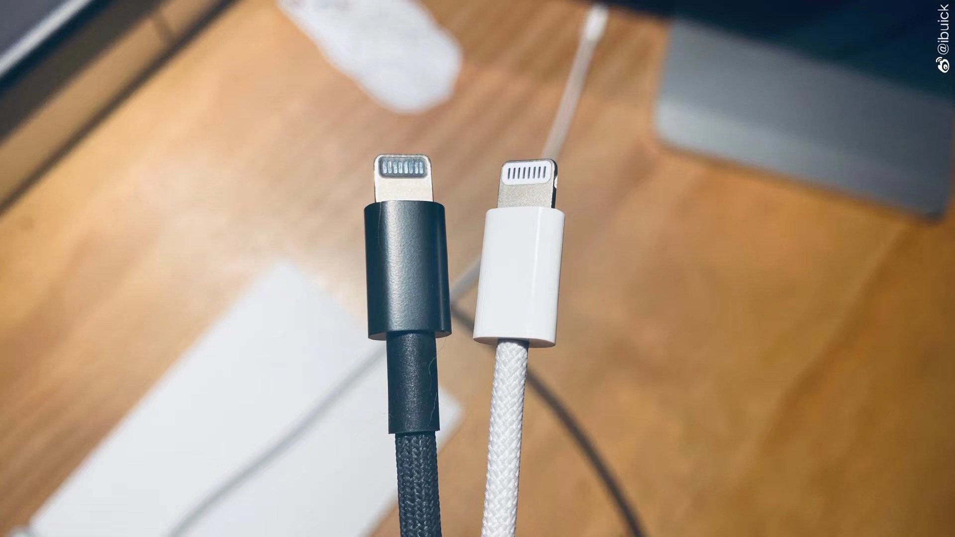 メッシュ素材を採用したApple純正とされるUSB−C − Lightningケーブルの新たな写真が登場