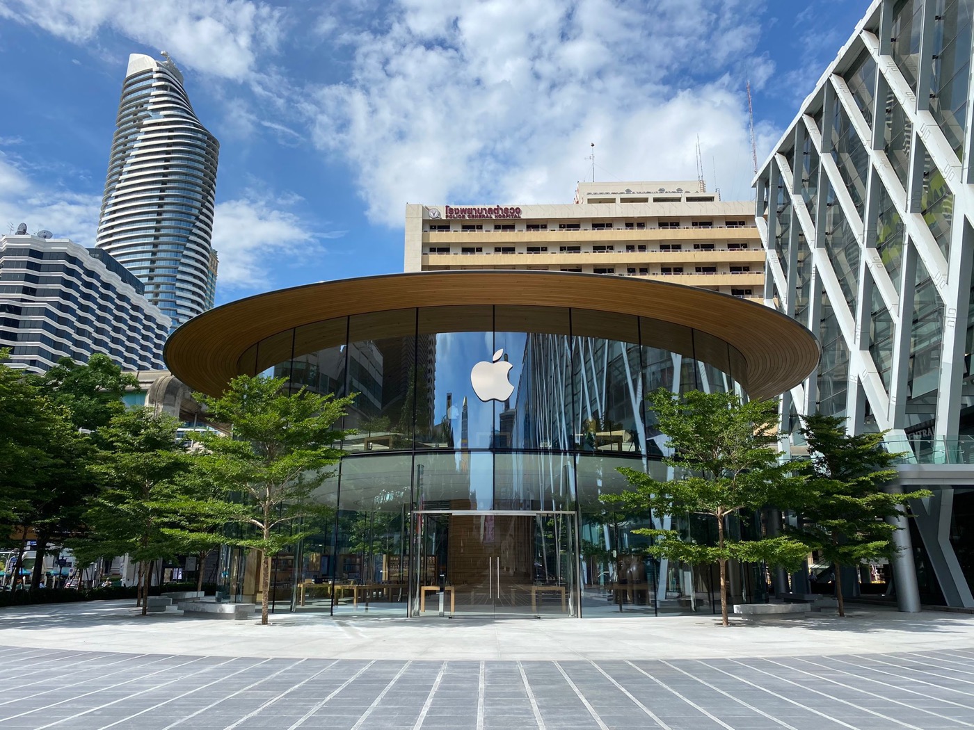 タイのバンコクにオープンする新しい直営店｢Apple Central World｣の外観が明らかに