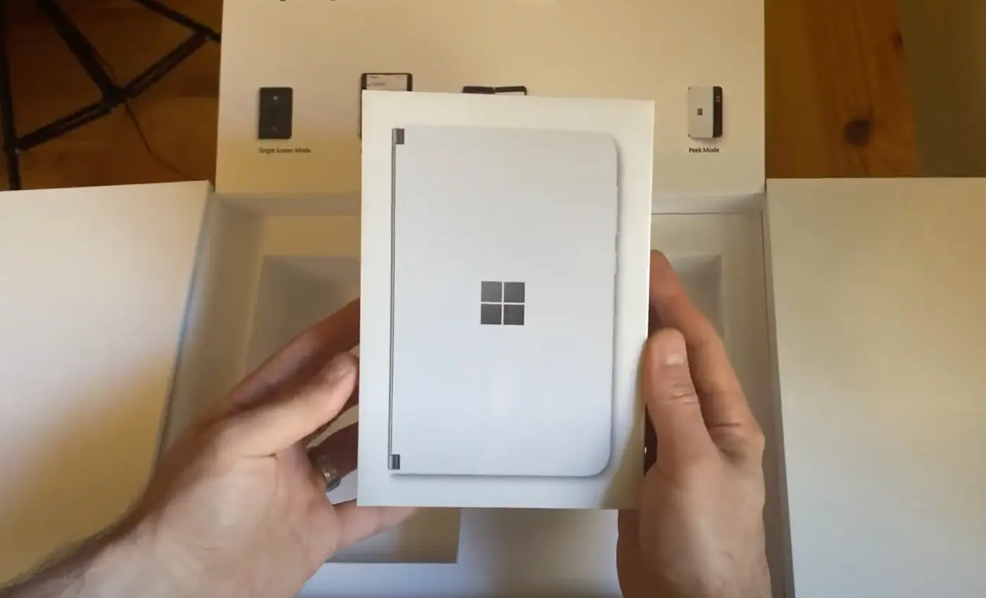 Surface Duo｣の開封動画 | 気になる、記になる…
