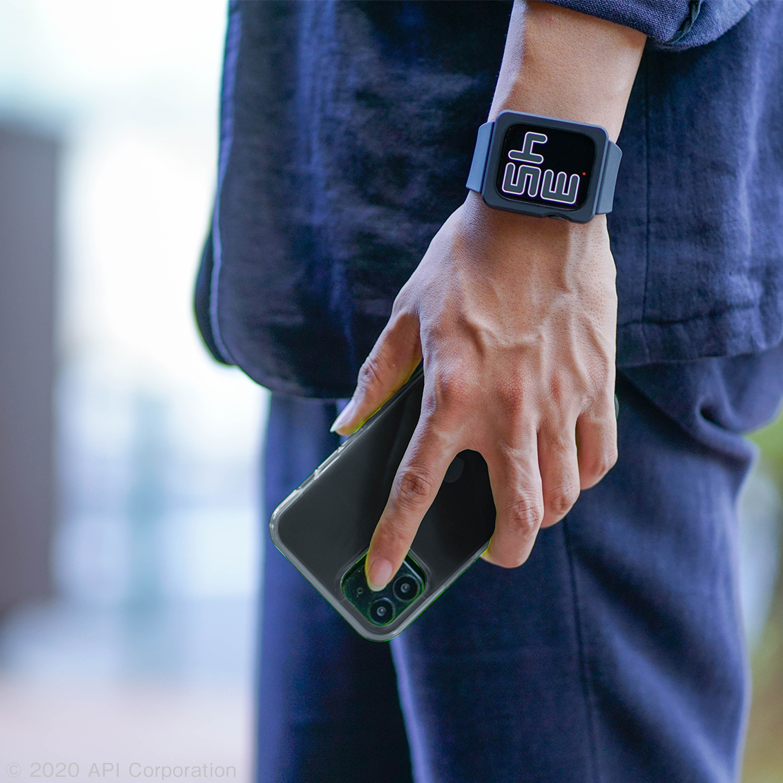 アピロス、スクエアなフォルムが特徴のケース一体型｢Apple Watch｣バンド｢TILE Apple Watch Band Case｣を発表