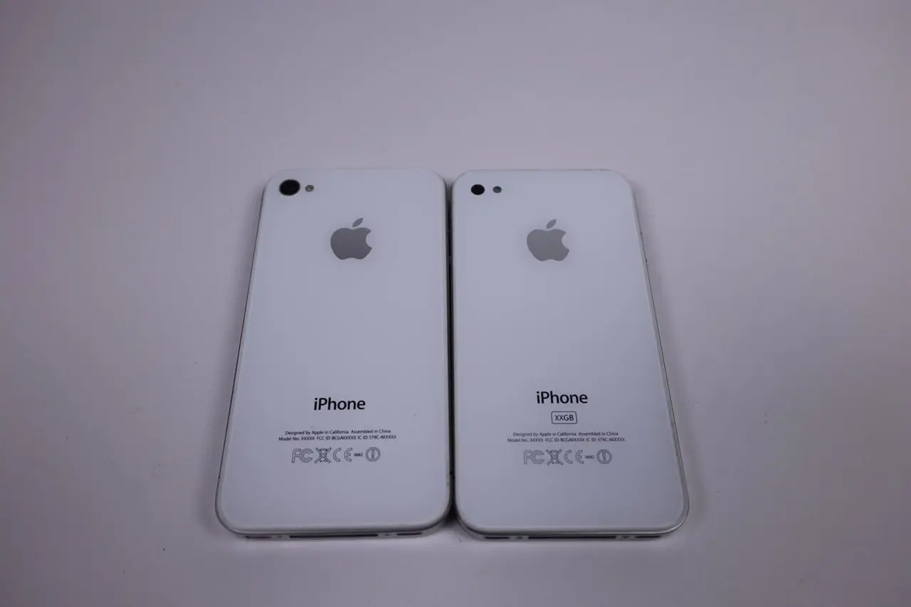 iPhone 4｣のホワイトモデルの2種類の試作機の写真 | 気になる