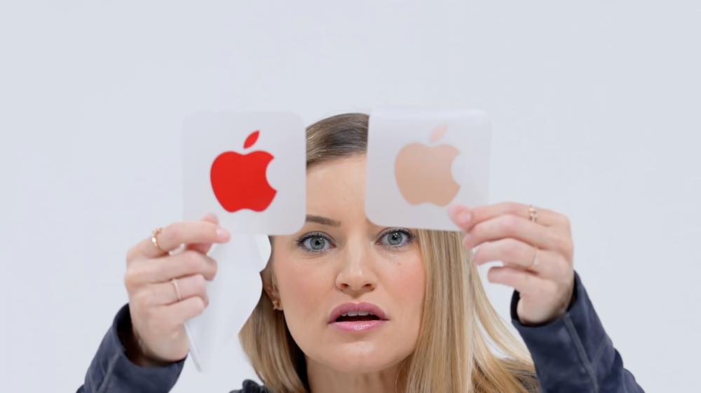 ｢iMac 24インチ｣は本体カラーに合わせた2色のAppleロゴステッカーを同梱