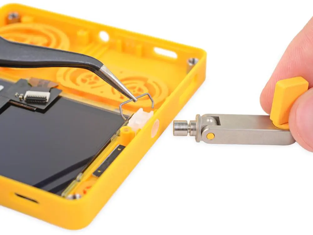 iFixit、パニックの携帯ゲーム機｢Playdate｣の分解レポートを公開