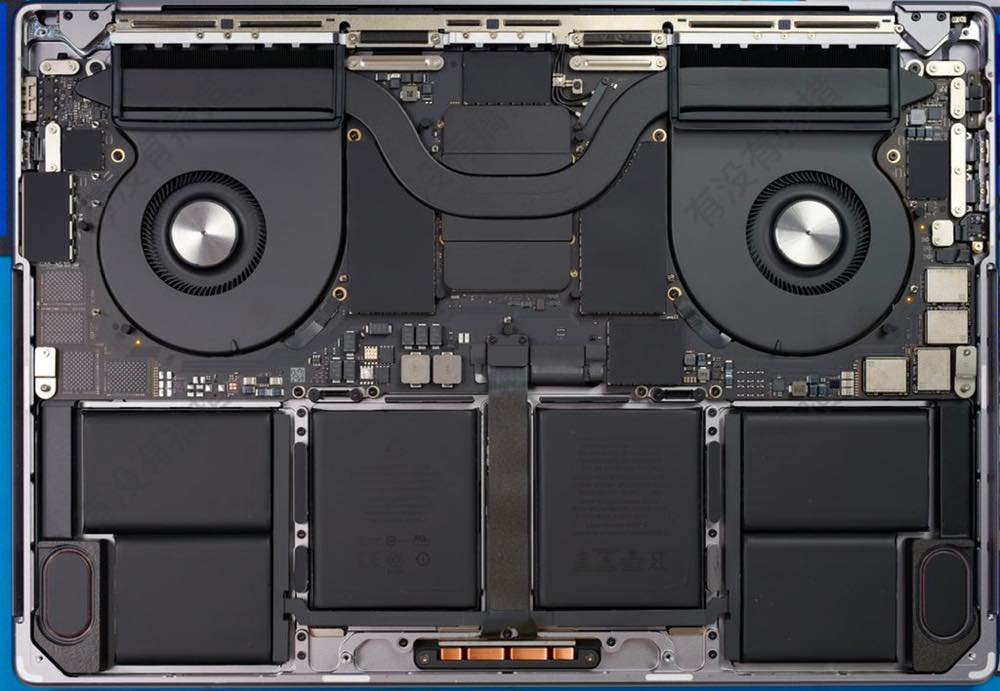 新型｢MacBook Pro 16インチ｣の内部構造が分かる分解写真