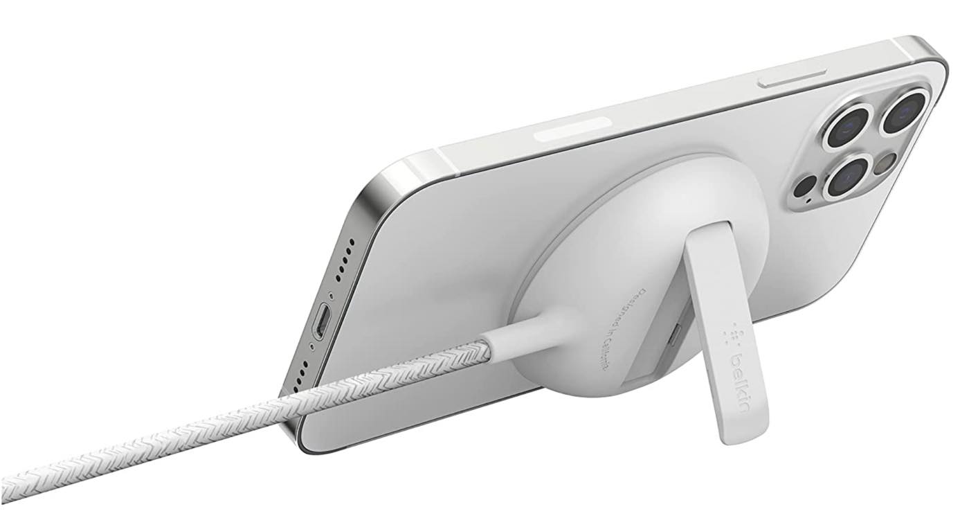 Belkin、｢iPhone 12/13｣シリーズを15Wで急速充電可能な｢BOOST↑CHARGE PRO MagSafeポータブルワイヤレス充電パッド15W (電源アダプタ付き)｣を発売