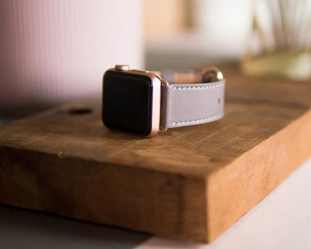 フルグレインレザー採用のApple Watch用バンド｢alto LEATHER STRAP for Apple Watch｣に38㎜/40㎜/41 ㎜対応モデルが登場 | 気になる、記になる…