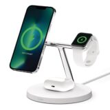 Belkin、人気のワイヤレス充電スタンド｢MagSafe 3-in-1 Wireless Charger 15W｣の改良版を発表 − ｢Apple Watch Series 7｣の高速充電に対応