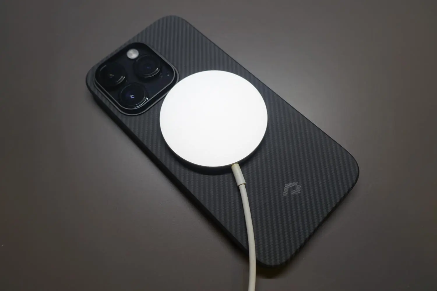 PITAKA iPhone14 Pro ケース MagSafe アラミド繊維製 Amazon.co.jp: 「PITAKA」iPhone 11 Pro Max 対応 ケース MagEZ