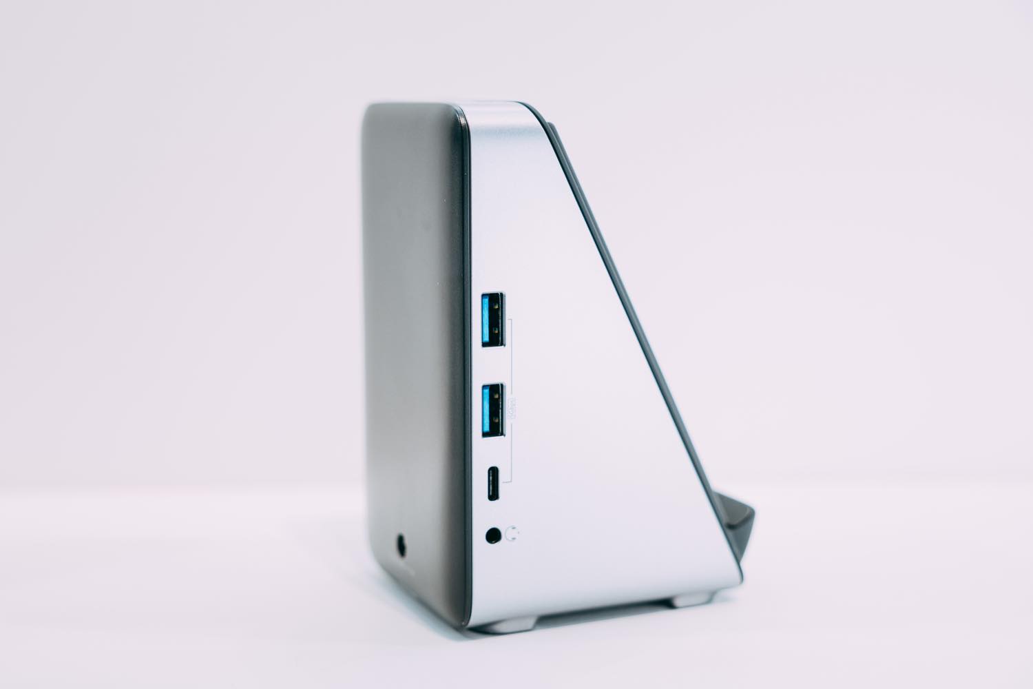 Anker、ワイヤレス充電スタンドとドッキングステーションが一体化した｢Anker 651 USB-C ドッキングステーション (8-in-1, Wireless Charging)｣を発売