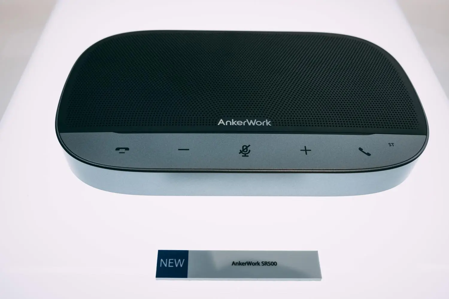 Anker、最大5台接続可能な会議用スピーカー「AnkerWork SR500」を Anker、最大5台接続可能な会議用スピーカー「AnkerWork SR500」を