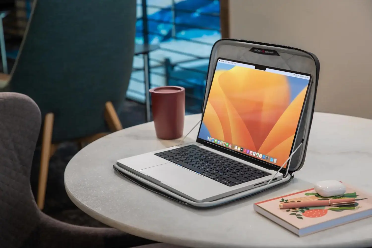 MacBookpro 2018ケース付き　1TB Amazon.com: Apple Mid 2018 MacBook Pro Touch Bar with 2.7GHz