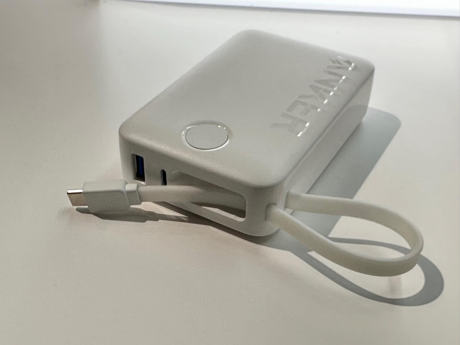 Anker、USB-Cケーブルを内蔵した大容量モバイルバッテリー｢Anker 335 Power Bank (Built-In USB-C Cable, 22.5W)｣を発表