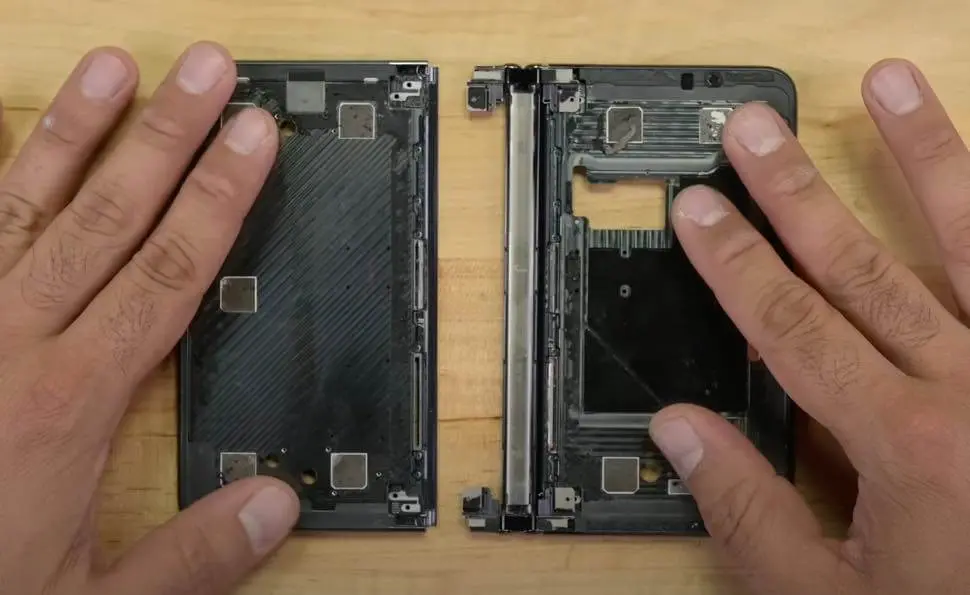 iFixit、｢Pixel Fold｣の分解動画を公開 | 気になる、記になる…