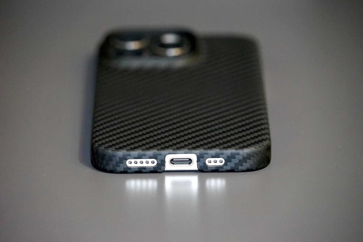 【レビュー】Deffの｢iPhone 15 Pro｣向けアラミド繊維ケース｢Ultra Slim & Light Case DURO Special Edition｣ ｰ ｢PITAKA MagEZ Case 4｣との比較も