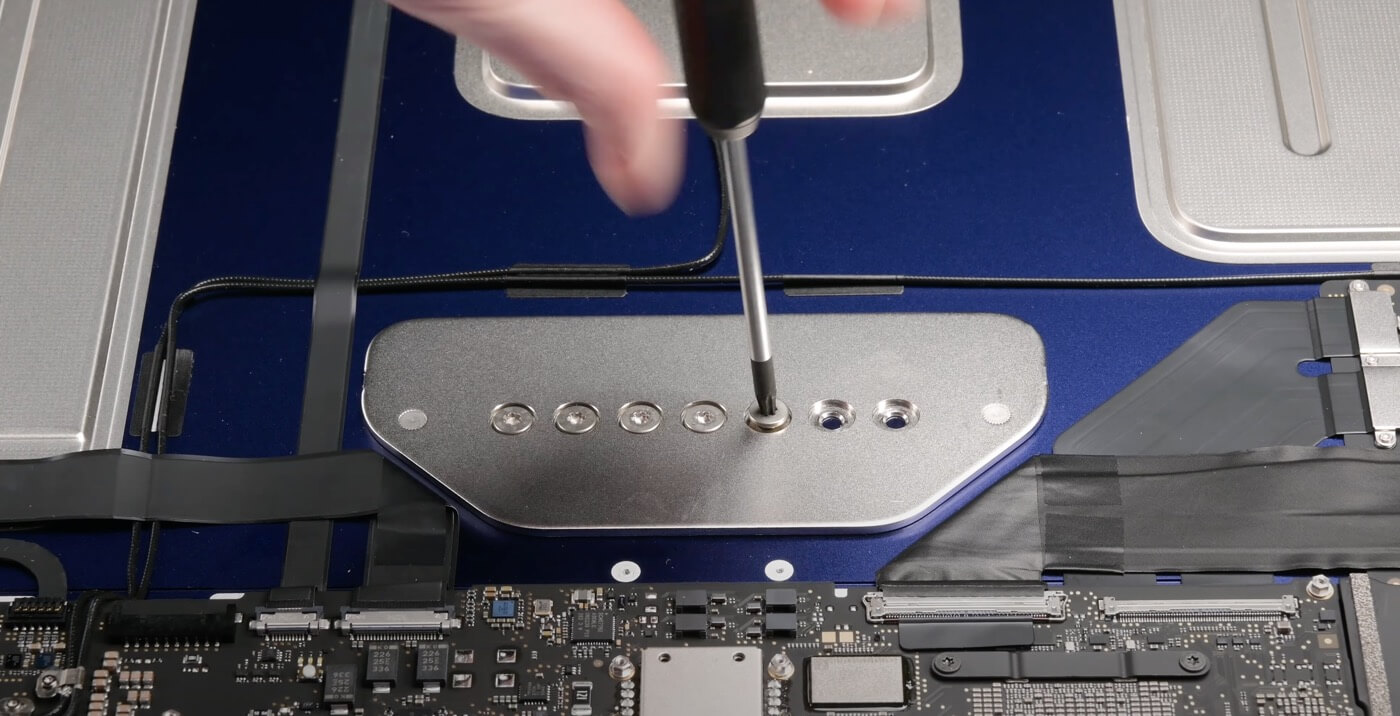 M3チップを搭載した｢iMac (24-inch, 2023)｣の分解動画