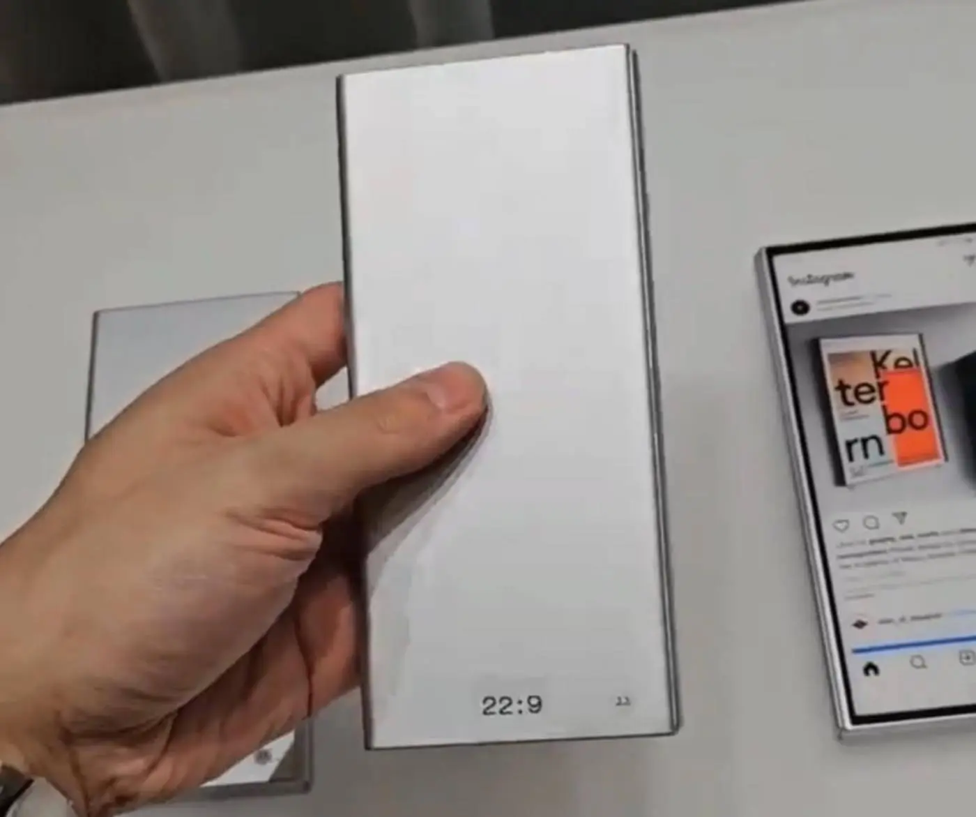Samsungの次期折りたたみ式スマホ｢Galaxy Z Fold6｣の試作機とされる