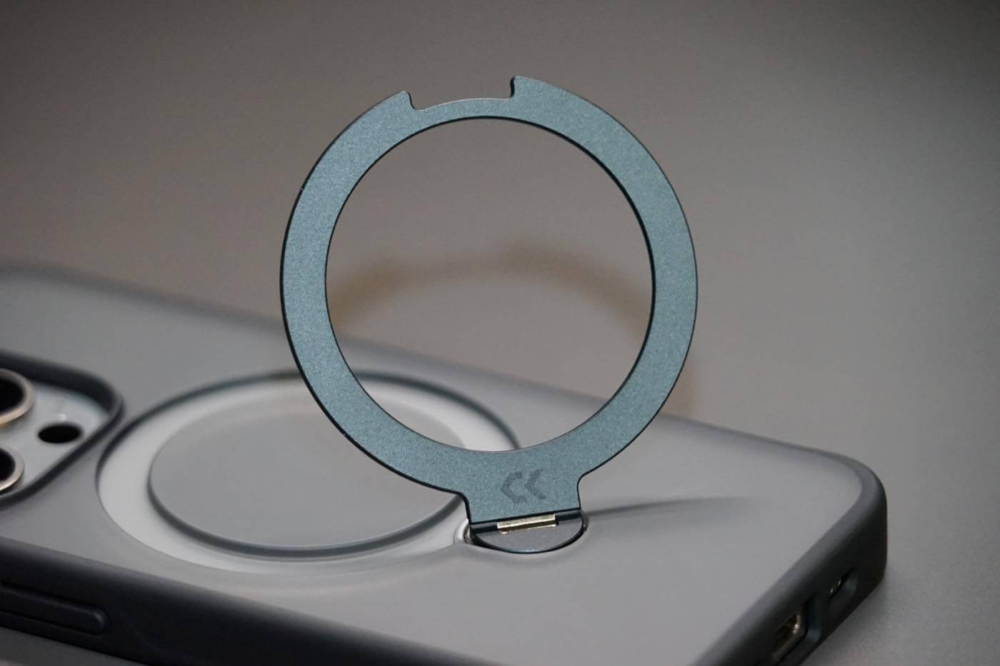 【レビュー】MagSafe・スタンド・スマホリングの3つの使い方が出来る360度回転リングが特徴のCASEKOOのケース『PRO Magicstand』