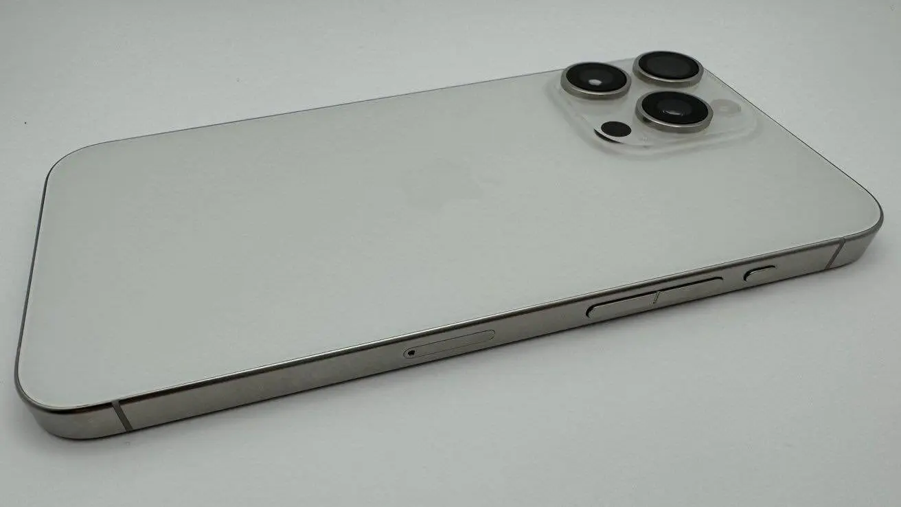 触覚タッチ式の音量ボタンと電源ボタンを搭載した｢iPhone 15 Pro Max