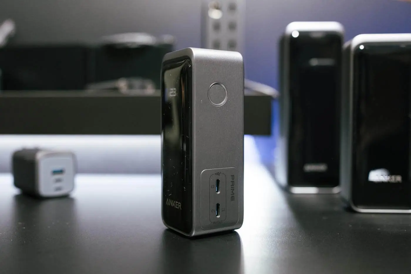 Anker、USB急速充電器とモバイルバッテリーの一体型で65W出力に