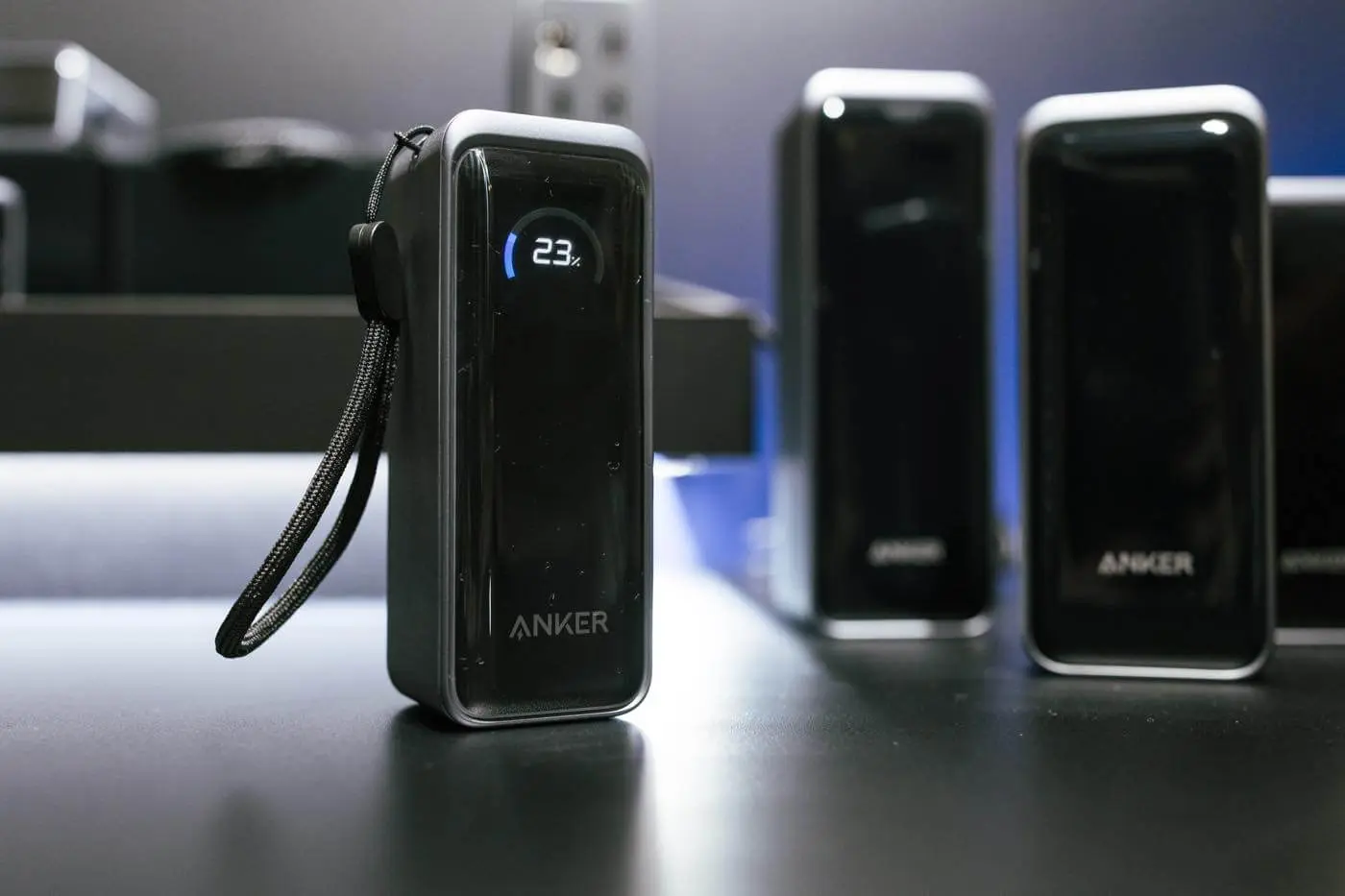 Anker、USB急速充電器とモバイルバッテリーの一体型で65W出力に