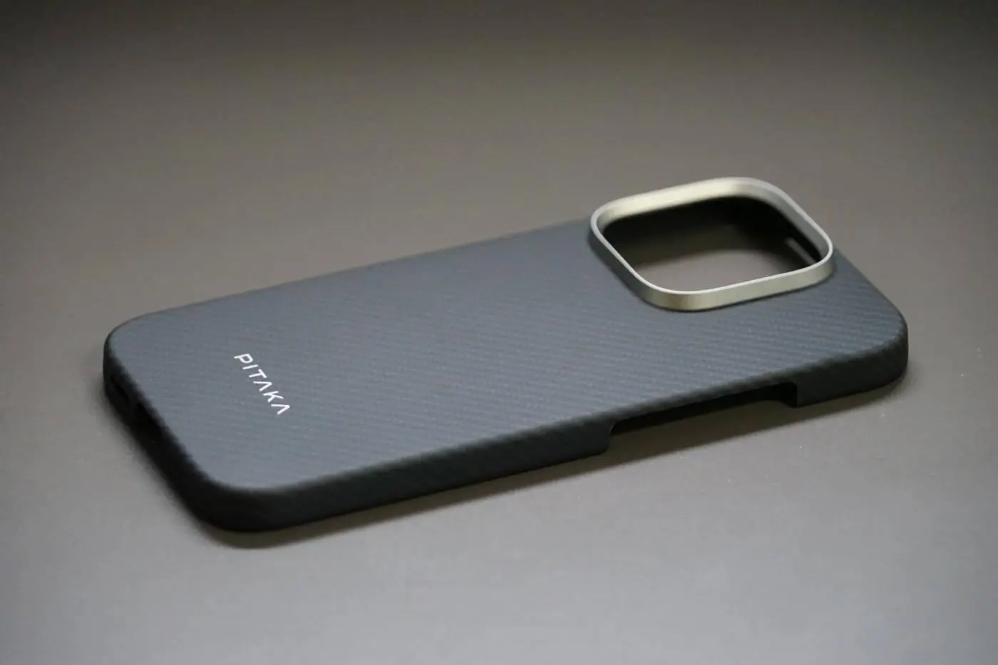 レビュー】PITAKAのアラミド繊維ケースの「iPhone 16」シリーズ レビュー】PITAKAのアラミド繊維ケースの「iPhone 16」シリーズ