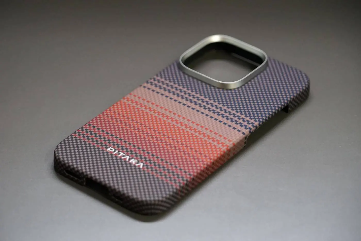 レビュー】PITAKAのアラミド繊維ケースの「iPhone 16」シリーズ レビュー】PITAKAのアラミド繊維ケースの「iPhone 16」シリーズ