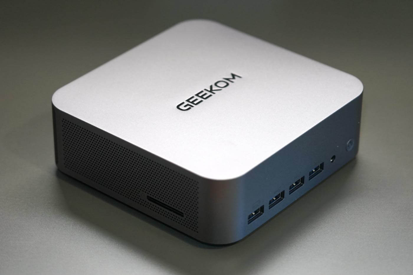 【レビュー】｢GEEKOM GT1 MEGA｣ ｰ アルミ製のコンパクトな筐体にCore Ultra 9 185H/32GB/2TBを詰め込んだハイスペックなミニPC