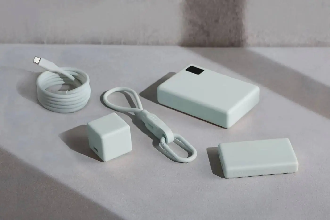 CIO Mateの製品に新色”カームブルー”が登場 ｰ マグネットスタンドとUSB