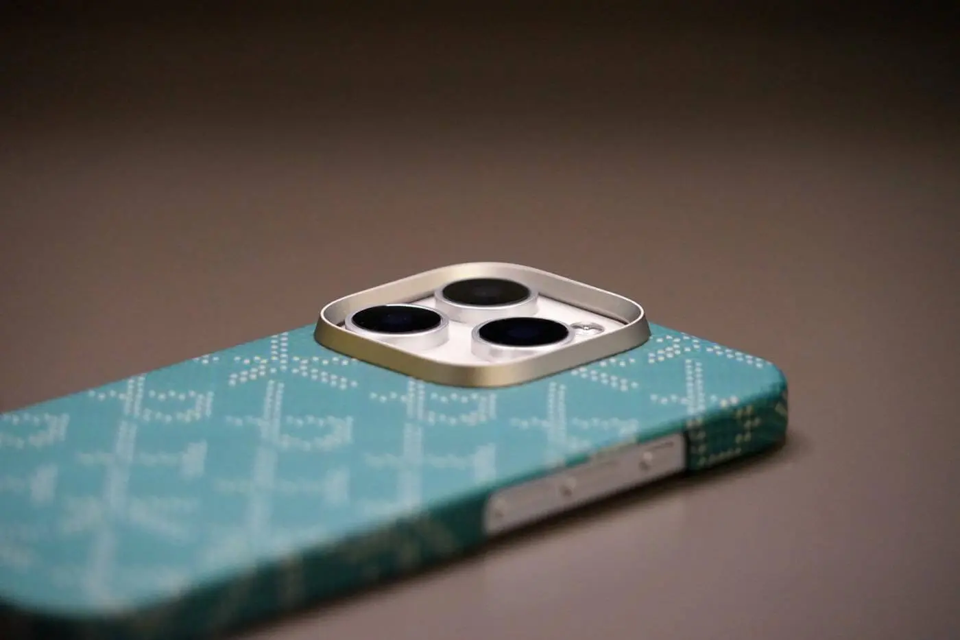 PITAKA 9周年記念モノグラム浮織ケース iPhone 16 Pro Max 浮織ケース | Tactile-Woven Case for iPhone 16 Series