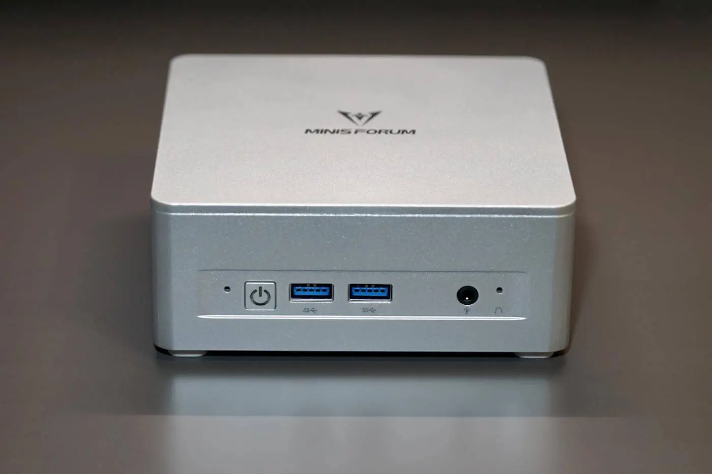 レビュー】｢Minisforum UM880 Plus｣｜AMD Ryzen 7 8845HS搭載で