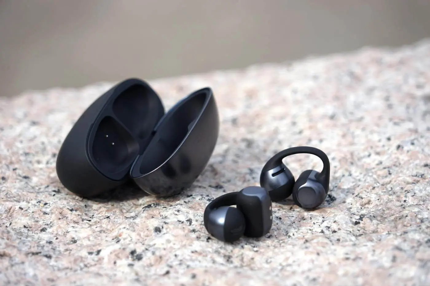 Shokz初のイヤーカフ型イヤホン｢OpenDots ONE｣、一般販売開始